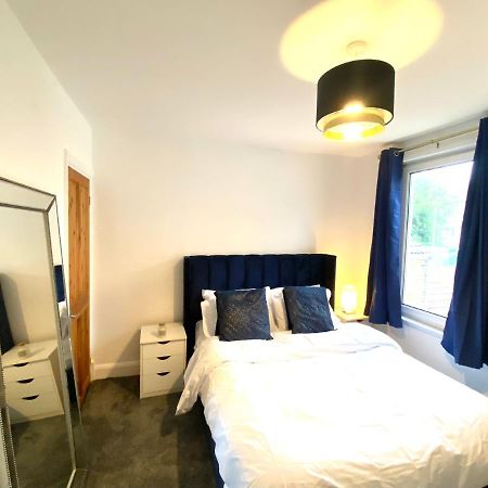 Medway Getaway - 3 Bed Home With Luxury Bathroom Chatham  Dış mekan fotoğraf