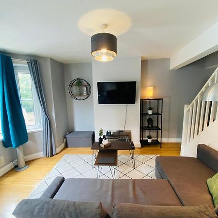 Medway Getaway - 3 Bed Home With Luxury Bathroom Chatham  Dış mekan fotoğraf