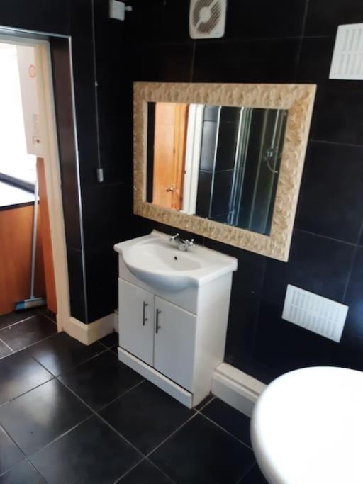 Medway Getaway - 3 Bed Home With Luxury Bathroom Chatham  Dış mekan fotoğraf