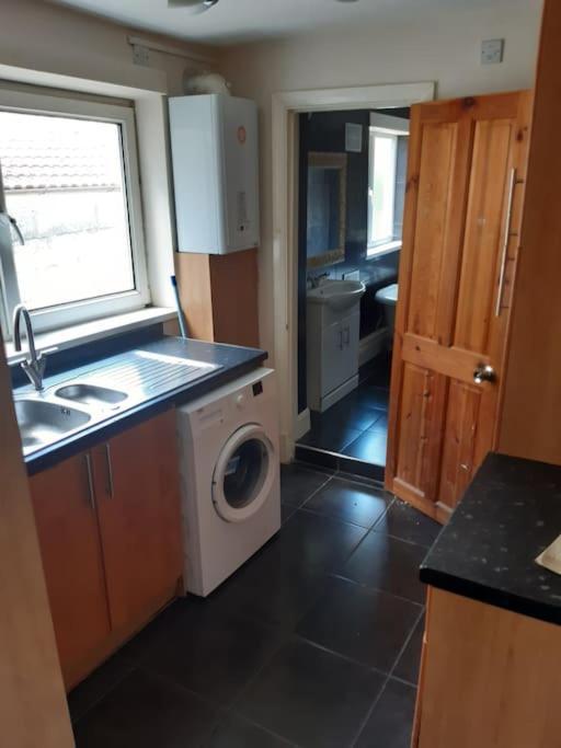 Medway Getaway - 3 Bed Home With Luxury Bathroom Chatham  Dış mekan fotoğraf