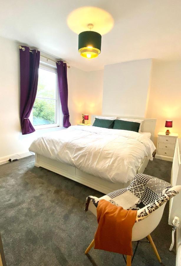 Medway Getaway - 3 Bed Home With Luxury Bathroom Chatham  Dış mekan fotoğraf