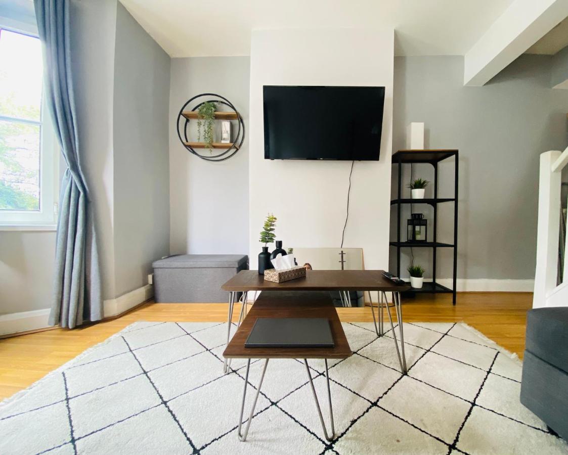 Medway Getaway - 3 Bed Home With Luxury Bathroom Chatham  Dış mekan fotoğraf