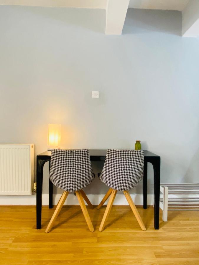Medway Getaway - 3 Bed Home With Luxury Bathroom Chatham  Dış mekan fotoğraf
