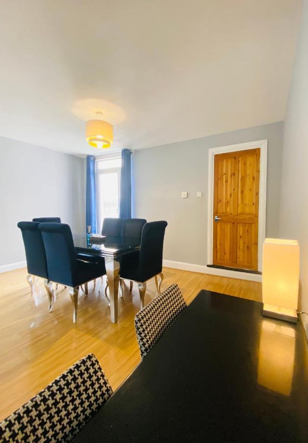 Medway Getaway - 3 Bed Home With Luxury Bathroom Chatham  Dış mekan fotoğraf