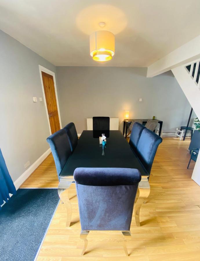 Medway Getaway - 3 Bed Home With Luxury Bathroom Chatham  Dış mekan fotoğraf