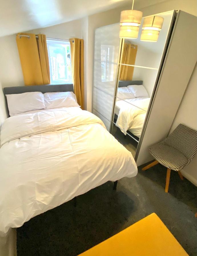 Medway Getaway - 3 Bed Home With Luxury Bathroom Chatham  Dış mekan fotoğraf