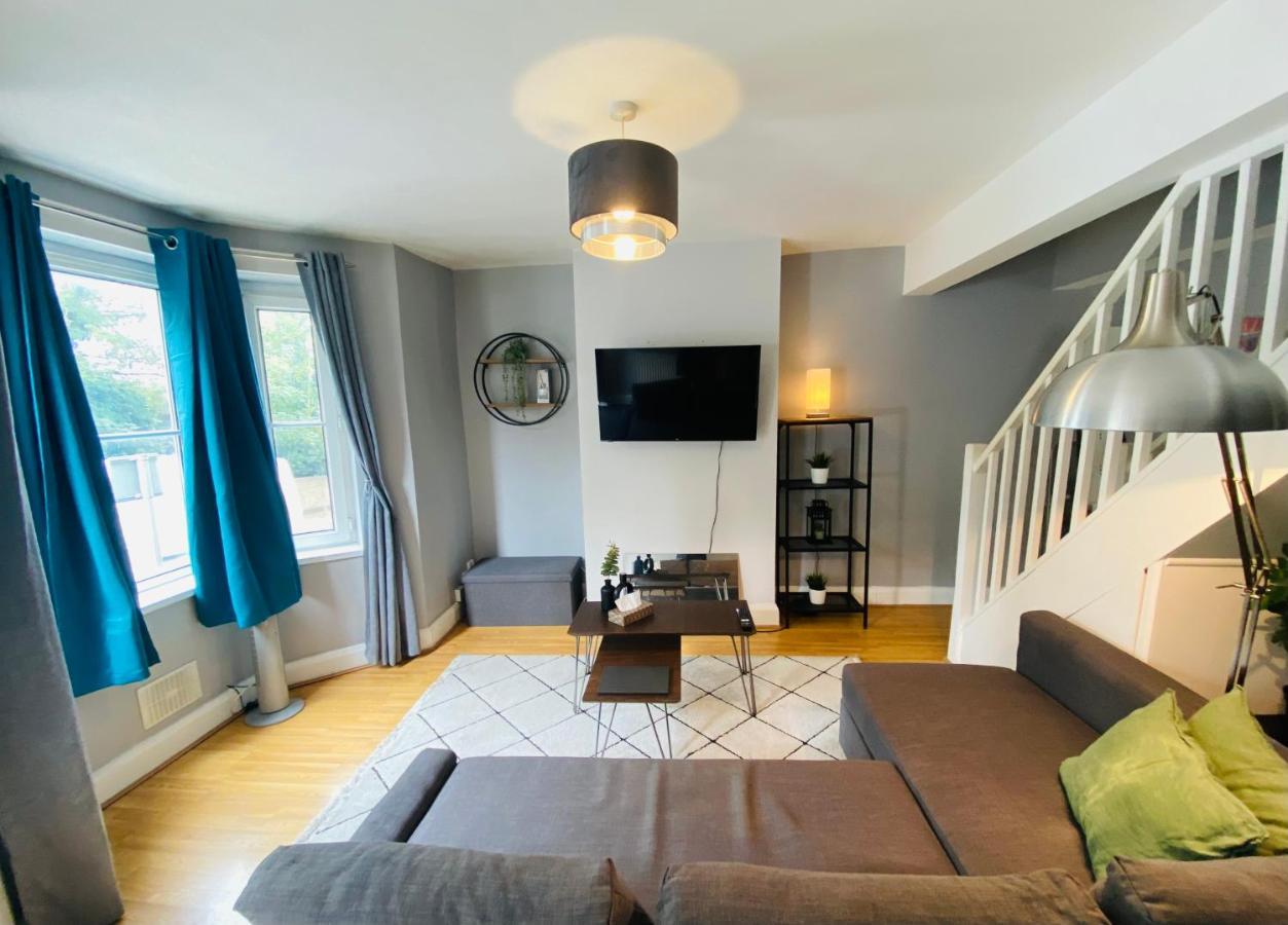Medway Getaway - 3 Bed Home With Luxury Bathroom Chatham  Dış mekan fotoğraf