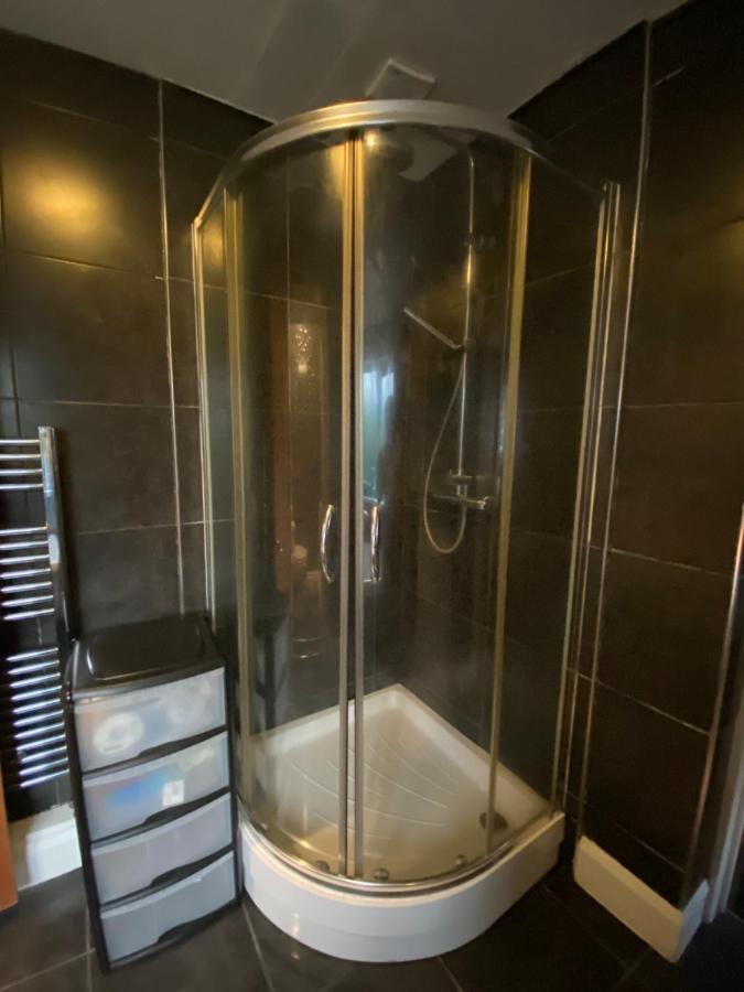 Medway Getaway - 3 Bed Home With Luxury Bathroom Chatham  Dış mekan fotoğraf