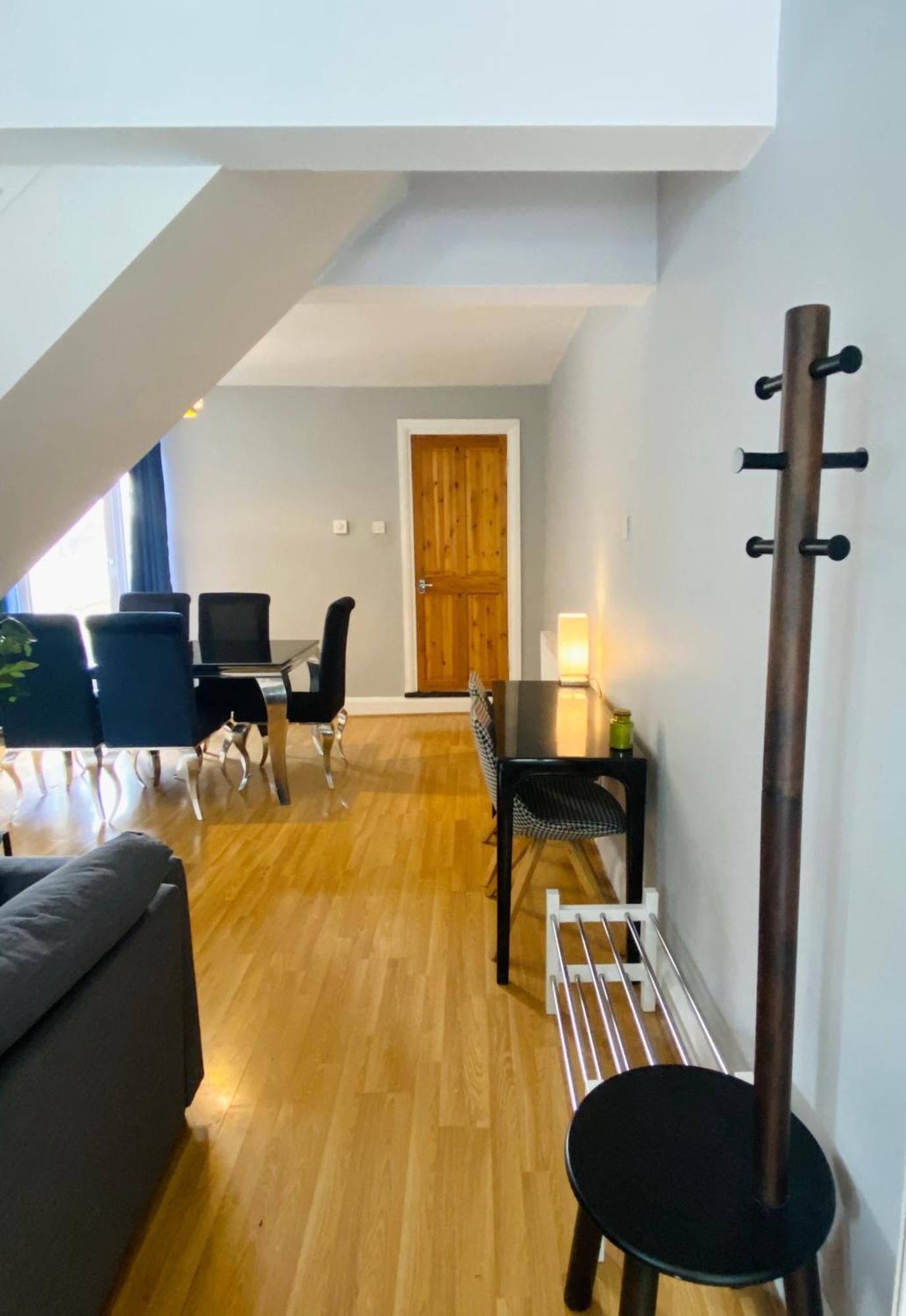 Medway Getaway - 3 Bed Home With Luxury Bathroom Chatham  Dış mekan fotoğraf